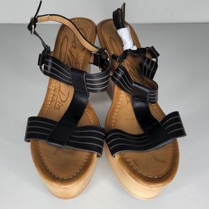 NEW CATHY DIN Tan Wedge Sandals Black Strap with Buckle Closure